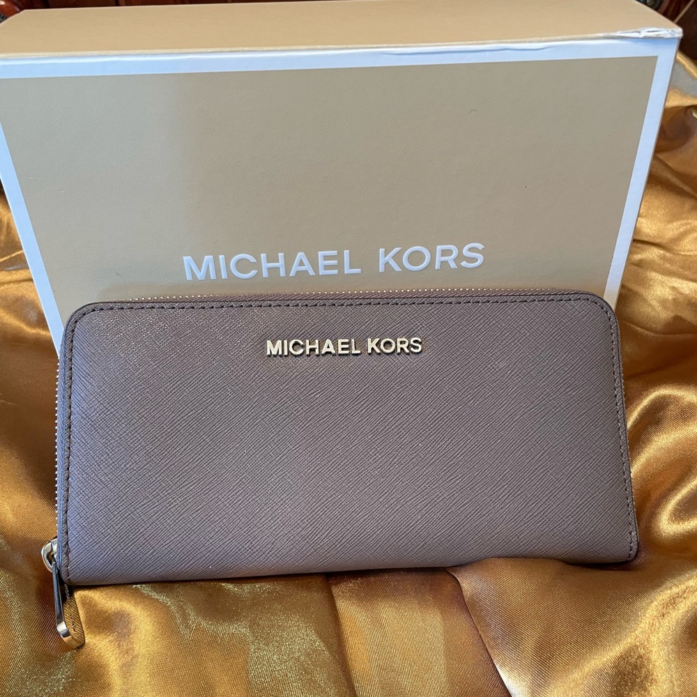 🩶MK cinder zip around wallet🩶